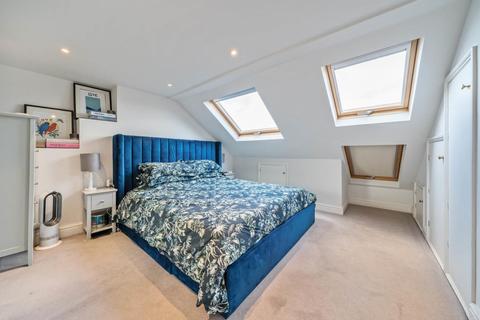 63 Vanderbilt Road, London, SW18 3BG