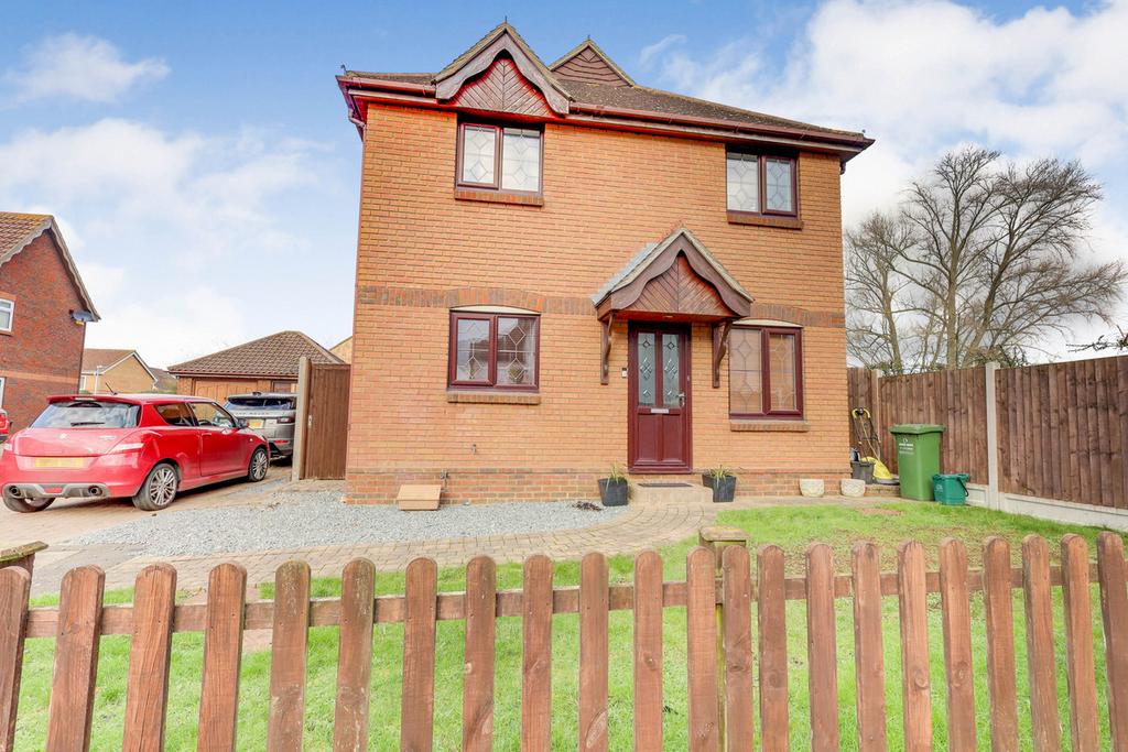 Nicholson Grove, Wickford, SS12 4 bed detached house for sale £500,000
