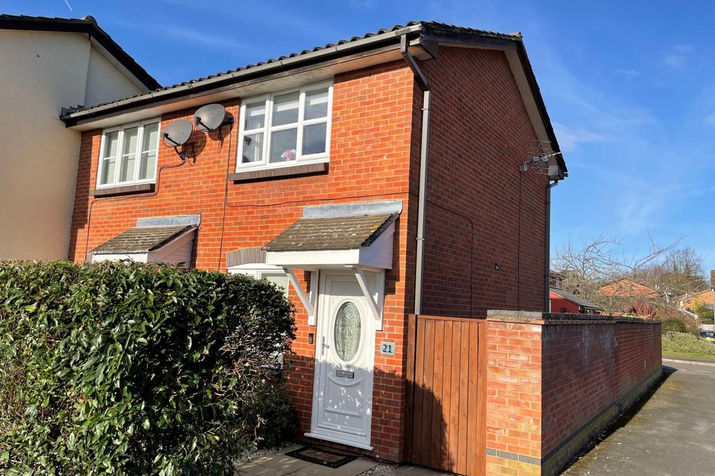 Egham, Surrey, TW20 1 bed end of terrace house £1,195 pcm (£276 pw)