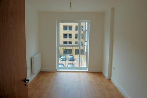 2 bedroom flat to rent - Maxwell Close, Romford