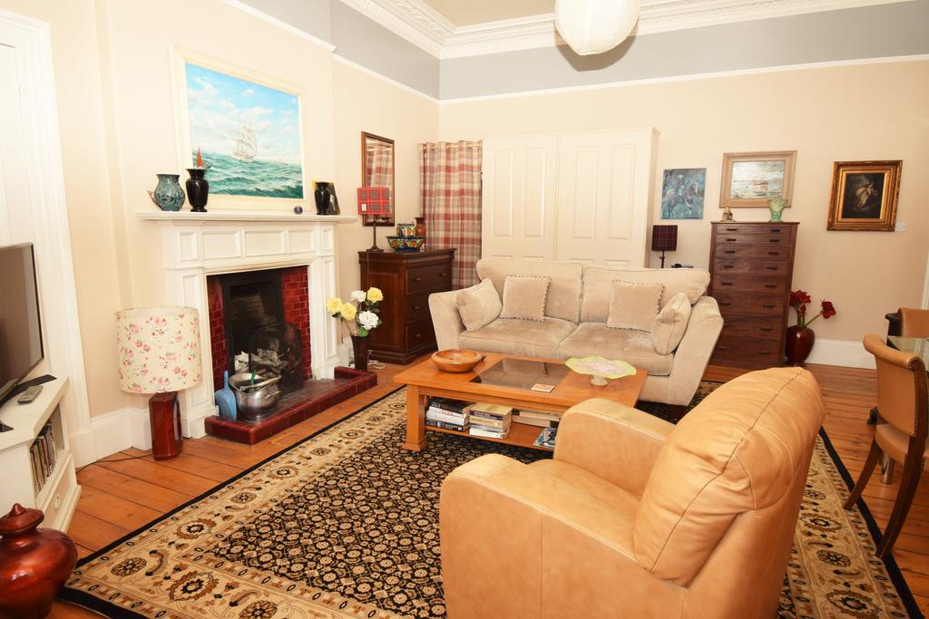 9 Lee Crescent, Portobello, EH15 1LW 2 bed ground floor flat for sale