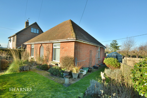 2 bedroom detached bungalow for sale - Candys Lane, Corfe Mullen, Dorset, BH21 3EF