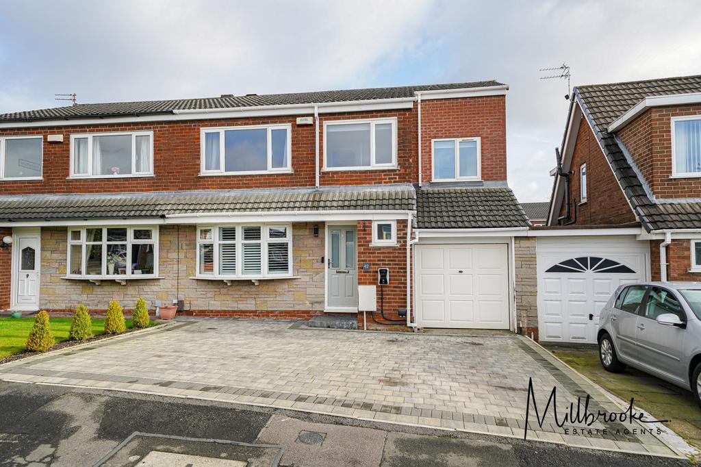 Standfield Drive, Boothstown... 4 bed semidetached house £350,000