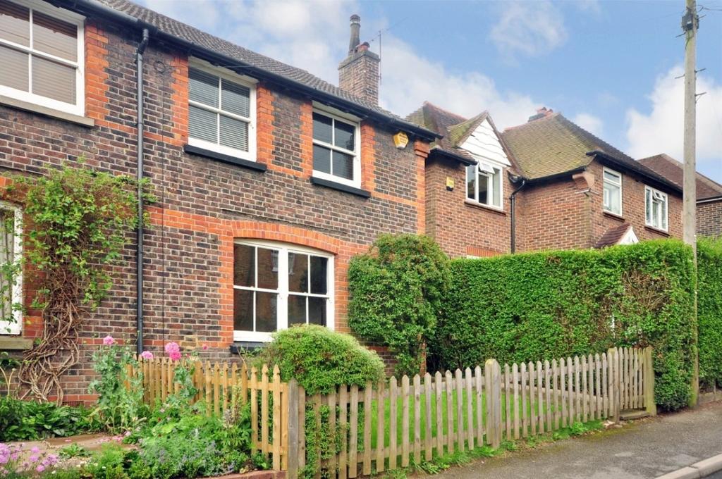 Barfields Bletchingley Redhill RH1 4RA 2 bed semidetached house £