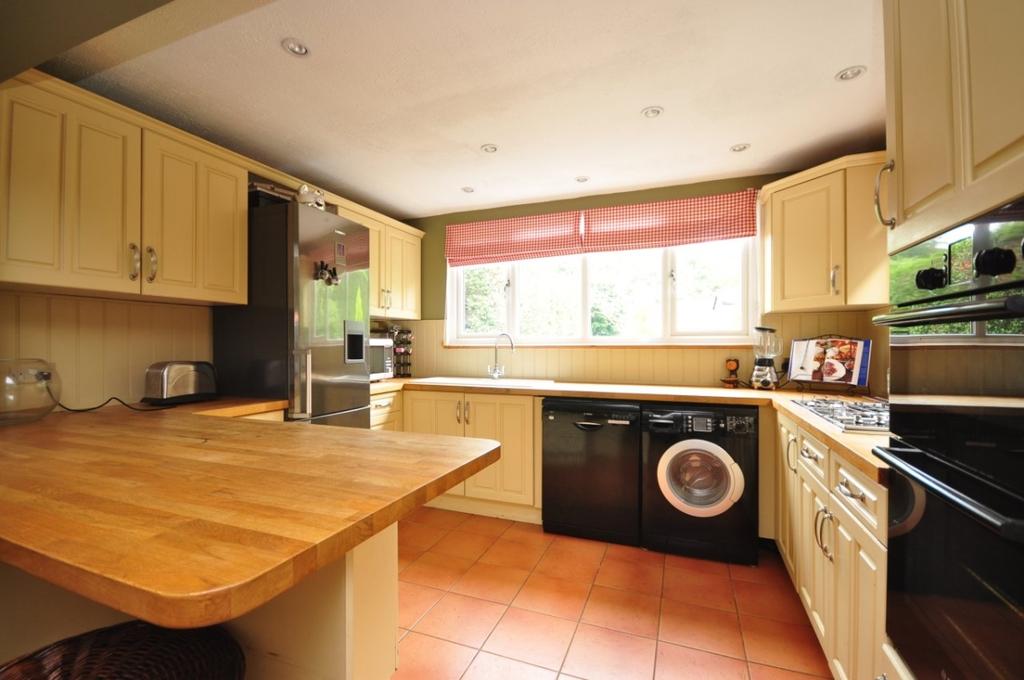 Barfields Bletchingley Redhill RH1 4RA 2 bed semidetached house £