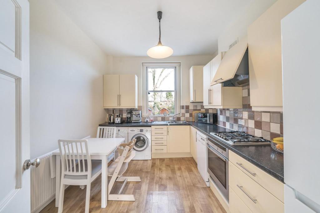 Byrne Road, Balham 2 bed flat £675,000