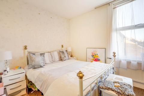 76b Hamlet Road, Southend-on-sea, SS1 1HH