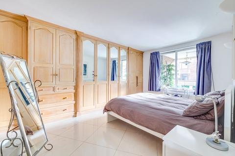 2 bedroom apartment to rent, Stevenage Road, London, SW6
