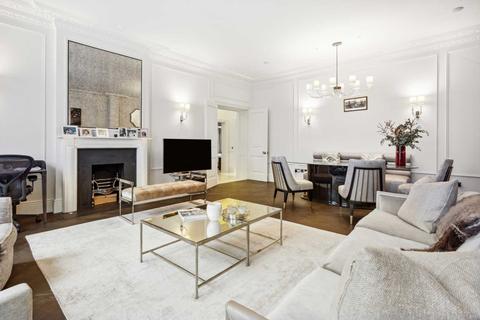 2 bedroom apartment to rent, Rutland Gate, Knightsbridge SW7