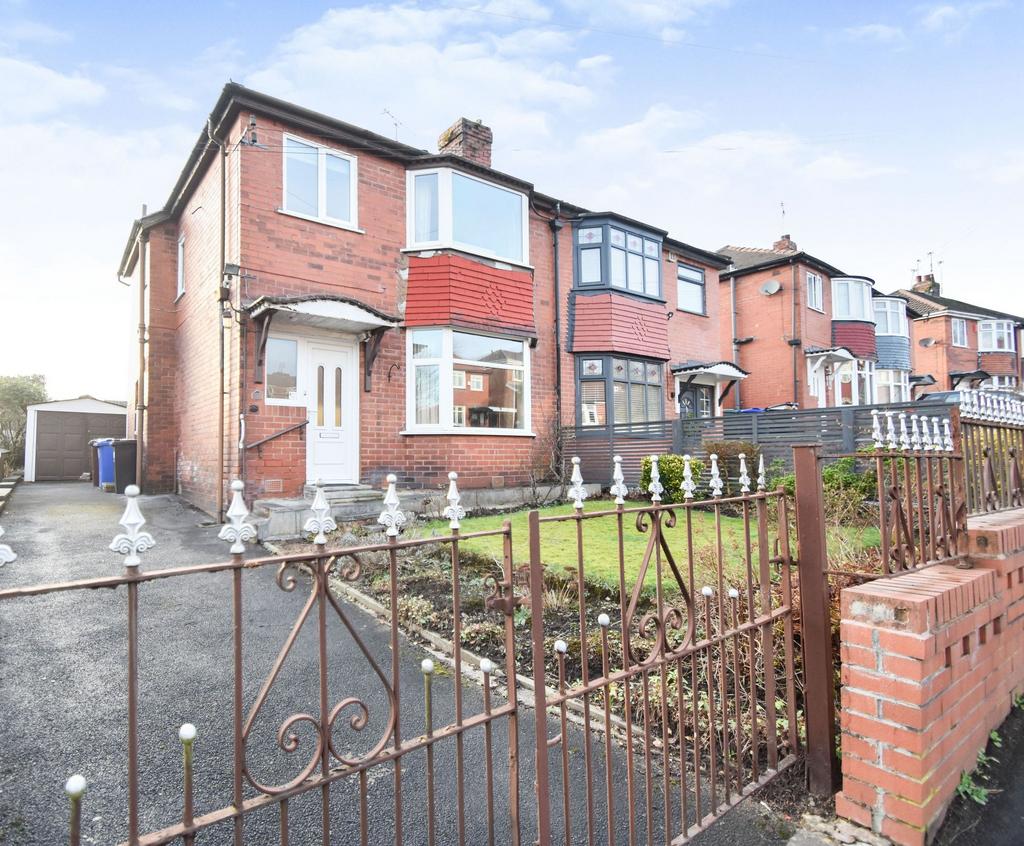 Beckley Avenue, Prestwich, M25 3 bed semidetached house £250,000