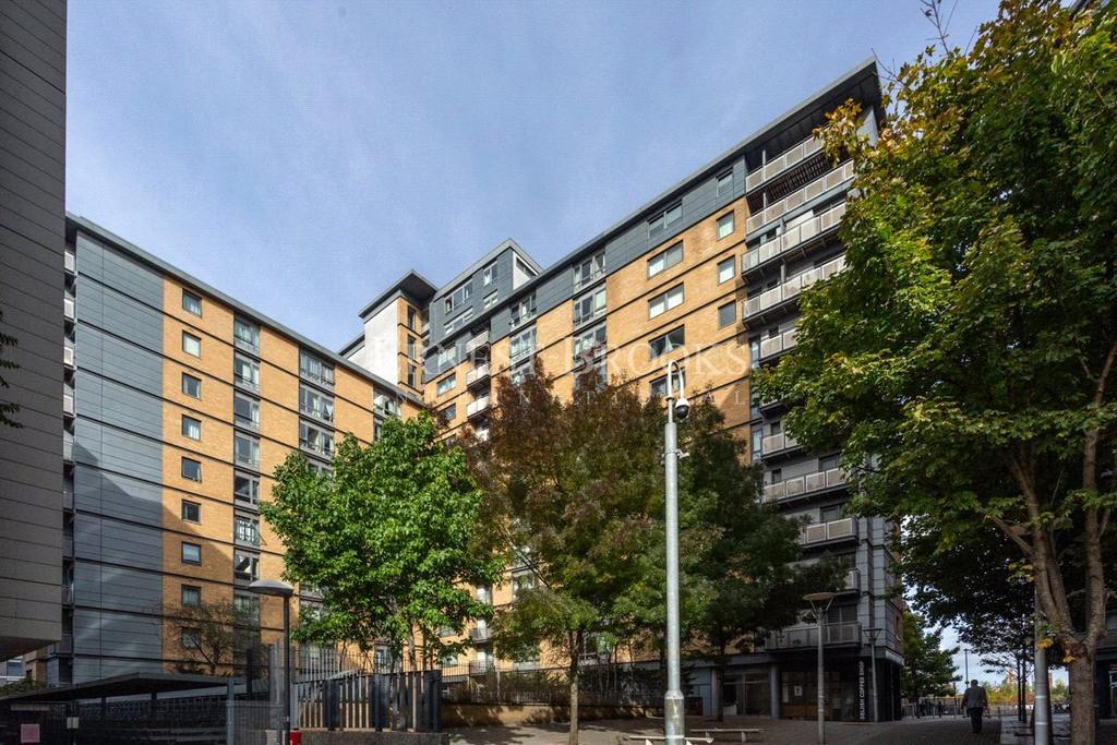 Trentham Court, Victoria Road, North Acton, W3 1 bed apartment £275,000