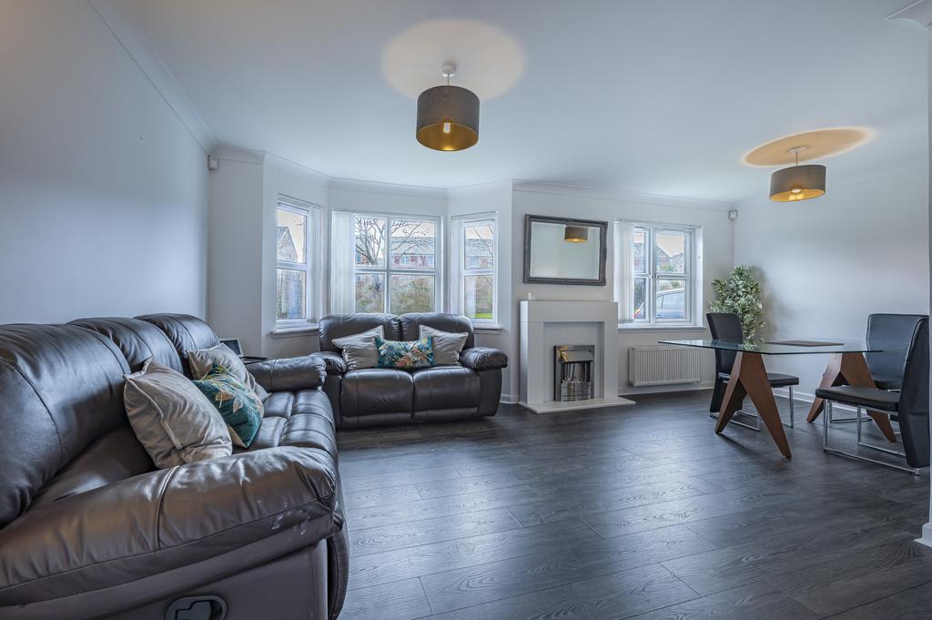 53 Scalloway Road, Cambuslang... 3 bed detached villa £250,000