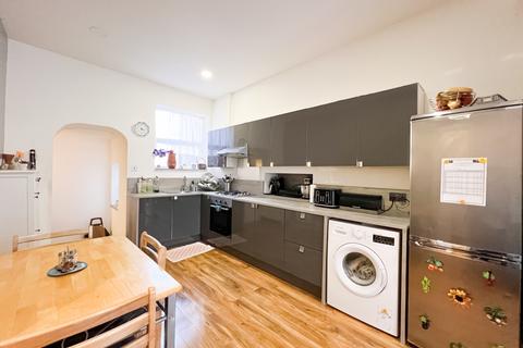 2 bedroom flat for sale, Park Parade, NW10