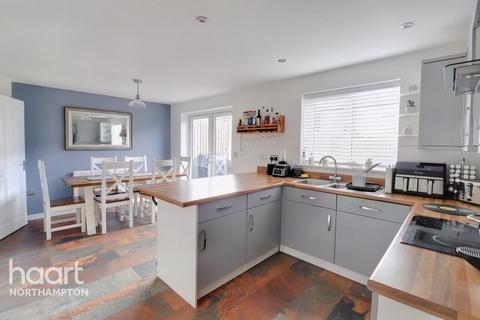 17 Shaw Close, Northampton, NN2 8FX