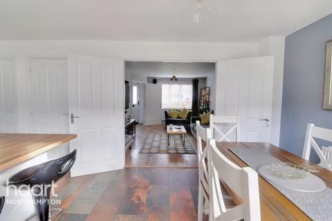 17 Shaw Close, Northampton, NN2 8FX