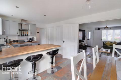 17 Shaw Close, Northampton, NN2 8FX