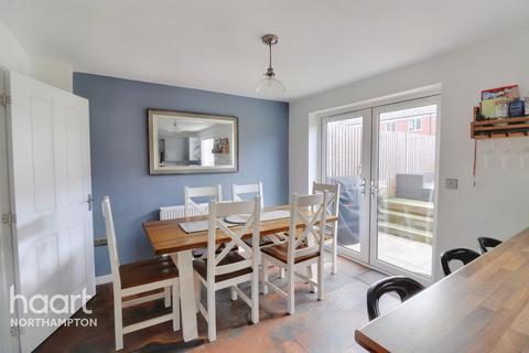 17 Shaw Close, Northampton, NN2 8FX