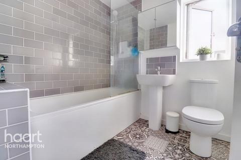 17 Shaw Close, Northampton, NN2 8FX