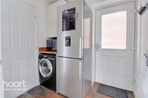 17 Shaw Close, Northampton, NN2 8FX