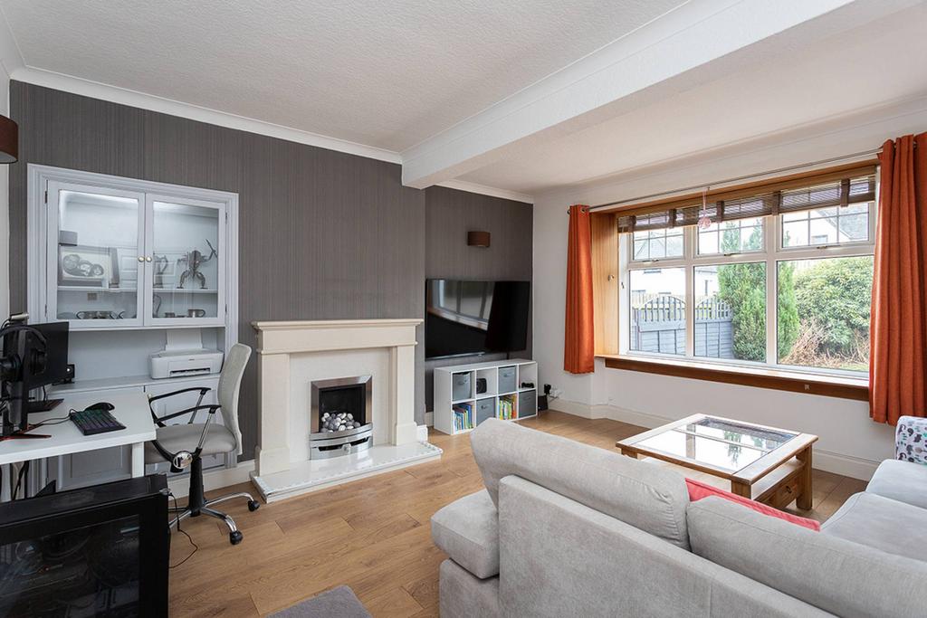 17 Bruce Road, Dundee, DD3 8LJ 3 bed semidetached villa £248,000