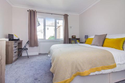 4 bedroom house to rent, LANGDALE AVENUE, Leeds