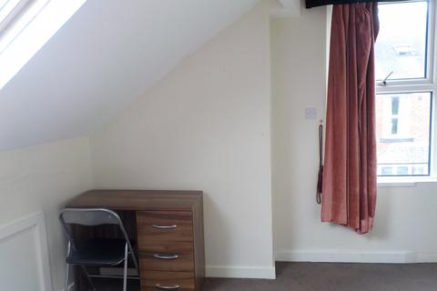 4 bedroom house to rent, Beechwood Road, Leeds