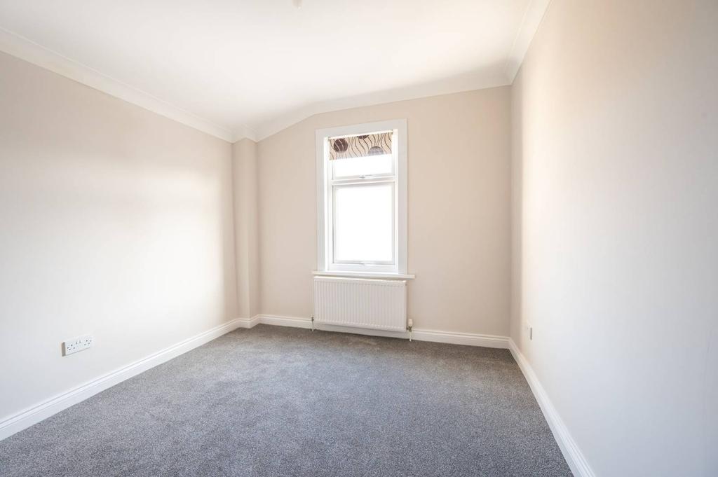 Buxton Road, Walthamstow, London, E17 5 bed house £4,500 pcm (£1,038 pw)