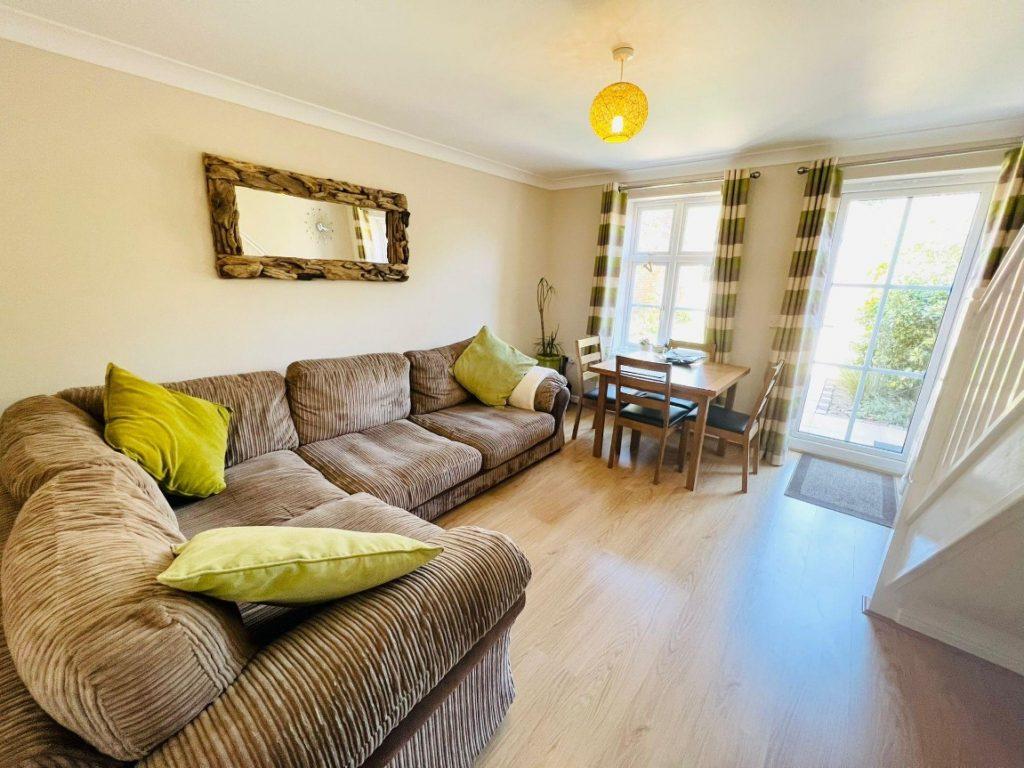 Treforest Close, Swindon, SN25 2DE 2 bed end of terrace house £995