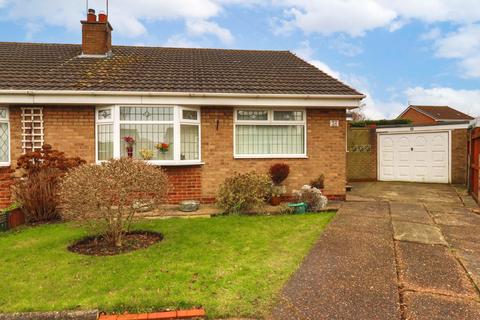 2 bedroom semi-detached bungalow for sale - Oxenhope Road, Hull,  HU6 7BZ