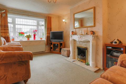 2 bedroom semi-detached bungalow for sale - Oxenhope Road, Hull,  HU6 7BZ