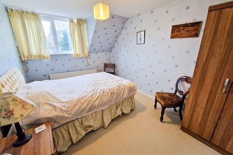 91 Delph Lane, Delph, Oldham, OL3 5UP