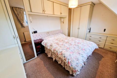91 Delph Lane, Delph, Oldham, OL3 5UP