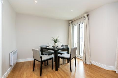 1 bedroom flat for sale, Kensington High Street, London, W14
