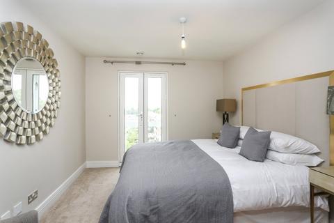1 bedroom flat for sale, Kensington High Street, London, W14