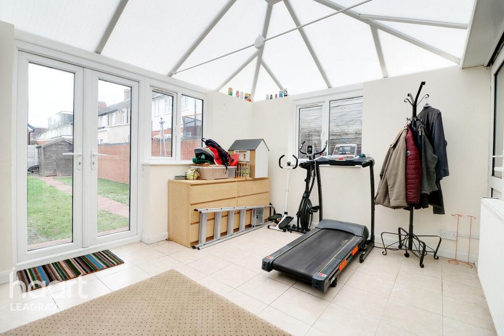 Leicester Road, LUTON 3 bed semidetached house for sale £375,000