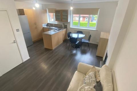 2 bedroom flat to rent, Allerton Hall Courtyard, Wensley Avenue, Leeds, LS7 3QX