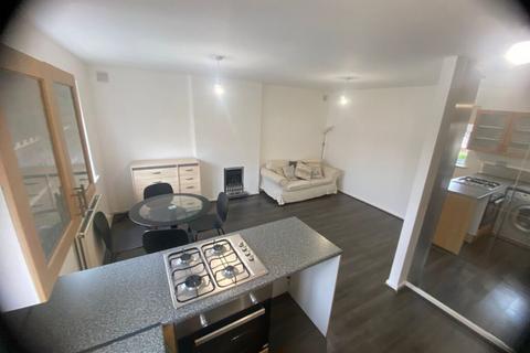 2 bedroom flat to rent, Allerton Hall Courtyard, Wensley Avenue, Leeds, LS7 3QX