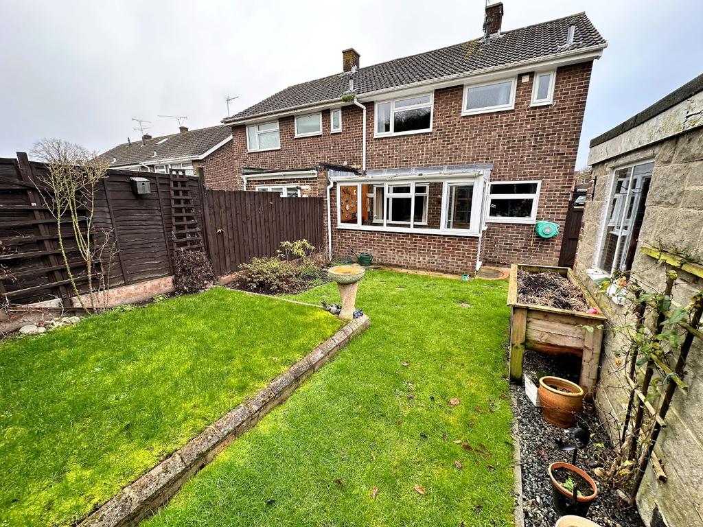 Coniston Close, Gillingham 3 bed semidetached house £325,000