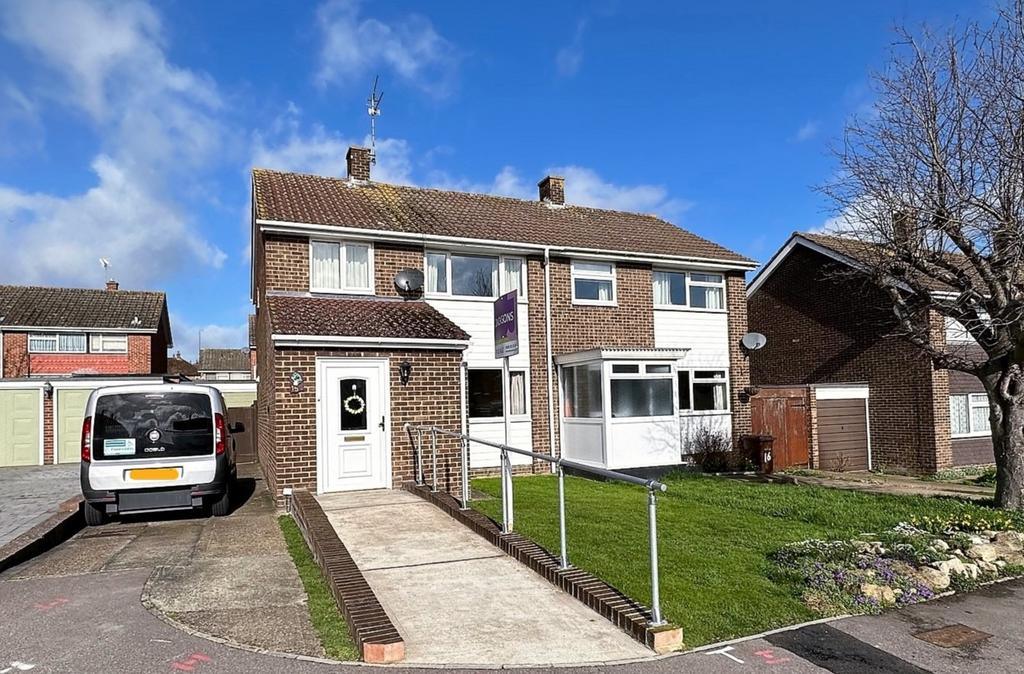 Coniston Close, Gillingham 3 bed semidetached house £325,000