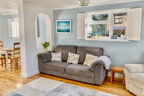 72 Lowden Close, Badger Farm, Winchester, SO22 4EW