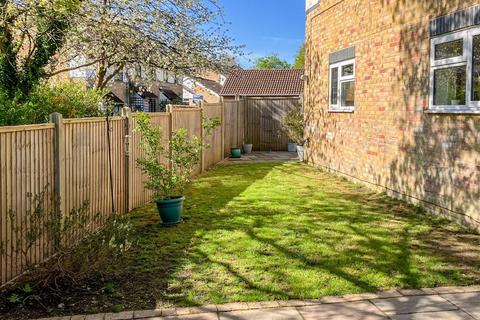 72 Lowden Close, Badger Farm, Winchester, SO22 4EW