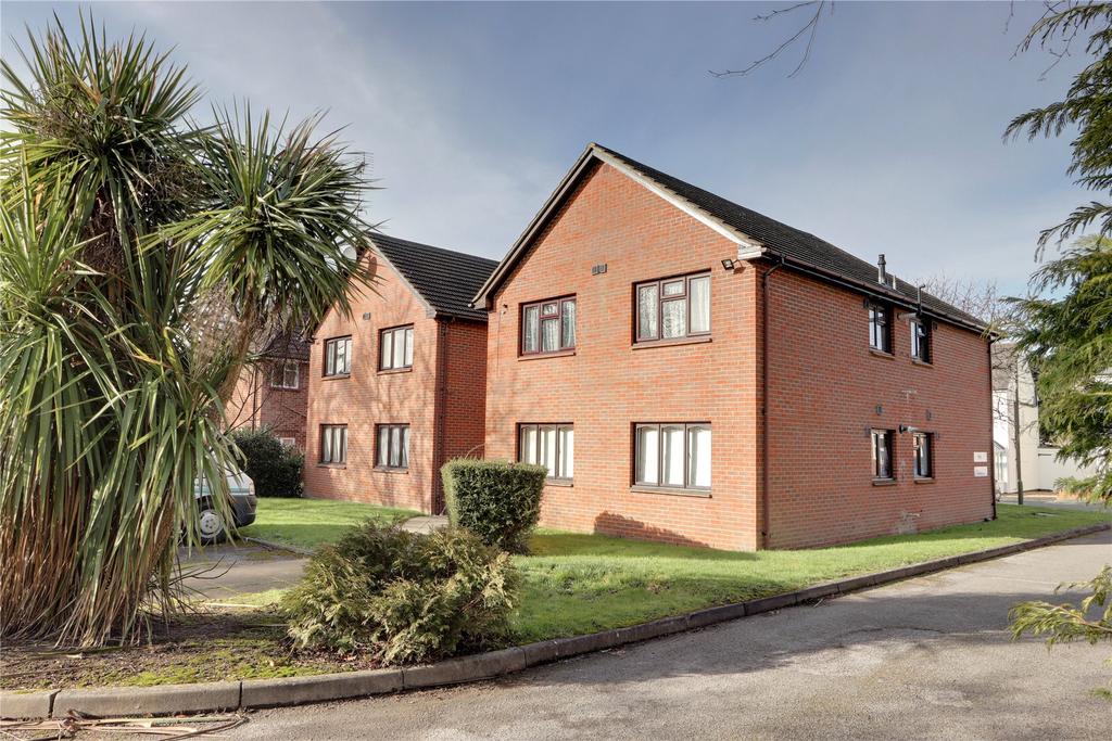 Nutfield Court, Cromwell Road... 1 bed apartment £140,000