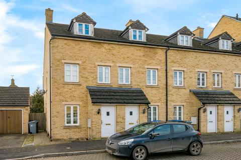 3 bedroom semi-detached house for sale - Wilkinson Place,  Witney,  OX28