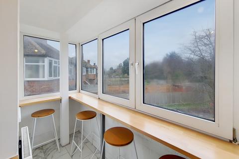 2 bedroom apartment to rent - Worsley Bridge Road, London, SE26