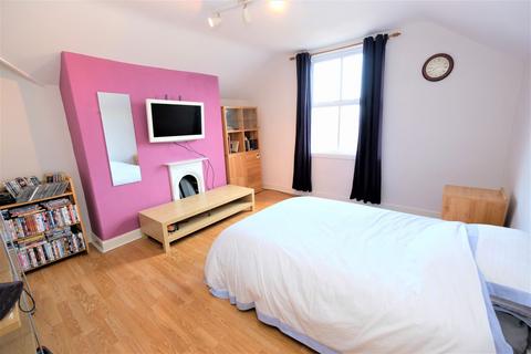 4 bedroom semi-detached house for sale - Lynwood Avenue, Eccles, M30