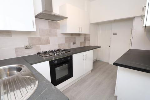 2 bedroom terraced house for sale, Lane End, Pudsey, West Yorkshire, LS28