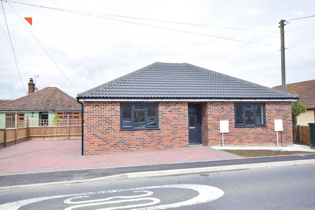 Clacton Road, Thorrington, 3 bed detached bungalow for sale £375,000
