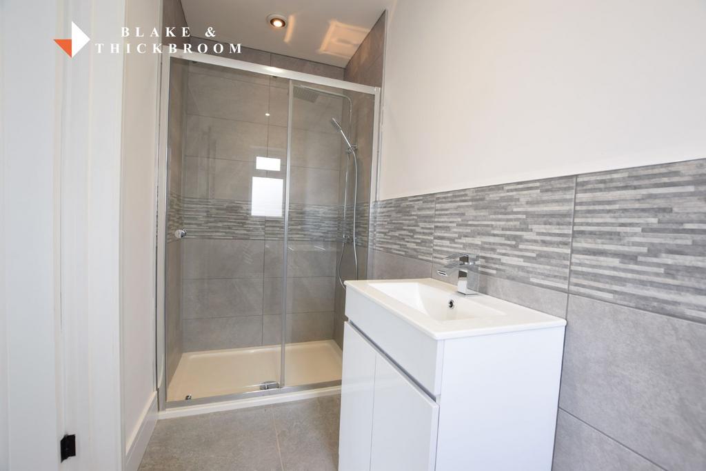 En suite shower