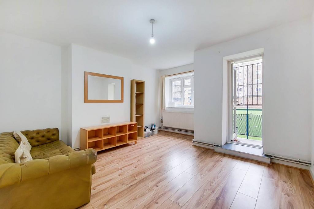 Loddiges Road, South Hackney, London, E9 3 bed flat - £2,750 pcm (£635 pw)