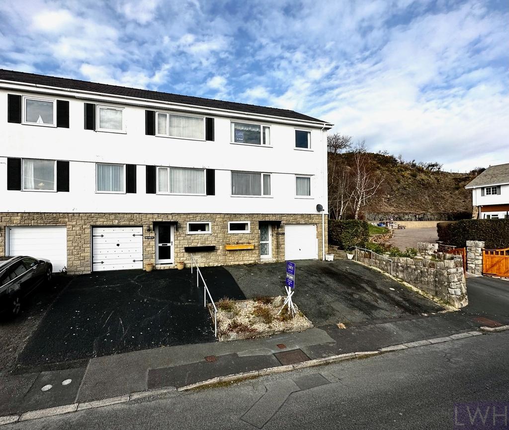 Erwenni, Ala Road, Pwllheli, Gwynedd 4 bed end of terrace house for